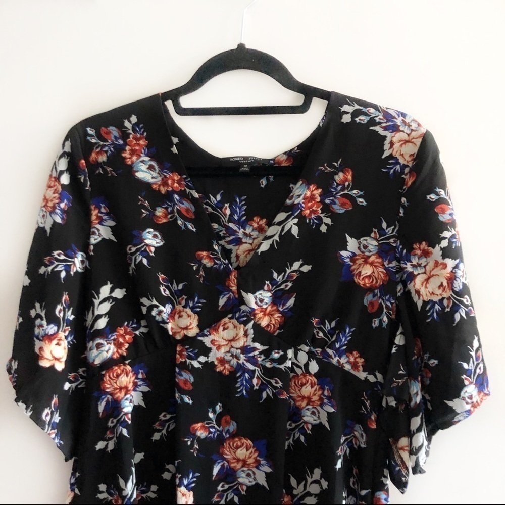 Romeo & Juliet Couture black floral mini dress - Picture 2 of 9